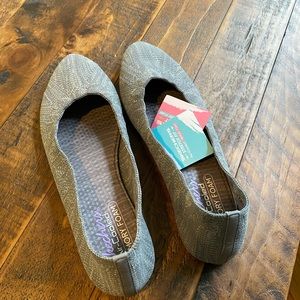 Skechers grey flats